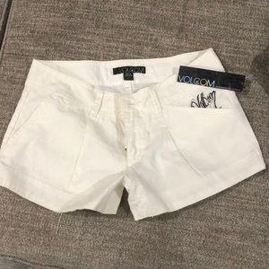 Low wasted Volcom white shorts